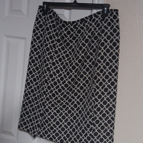 Ladies suit - Picture 5 of 6